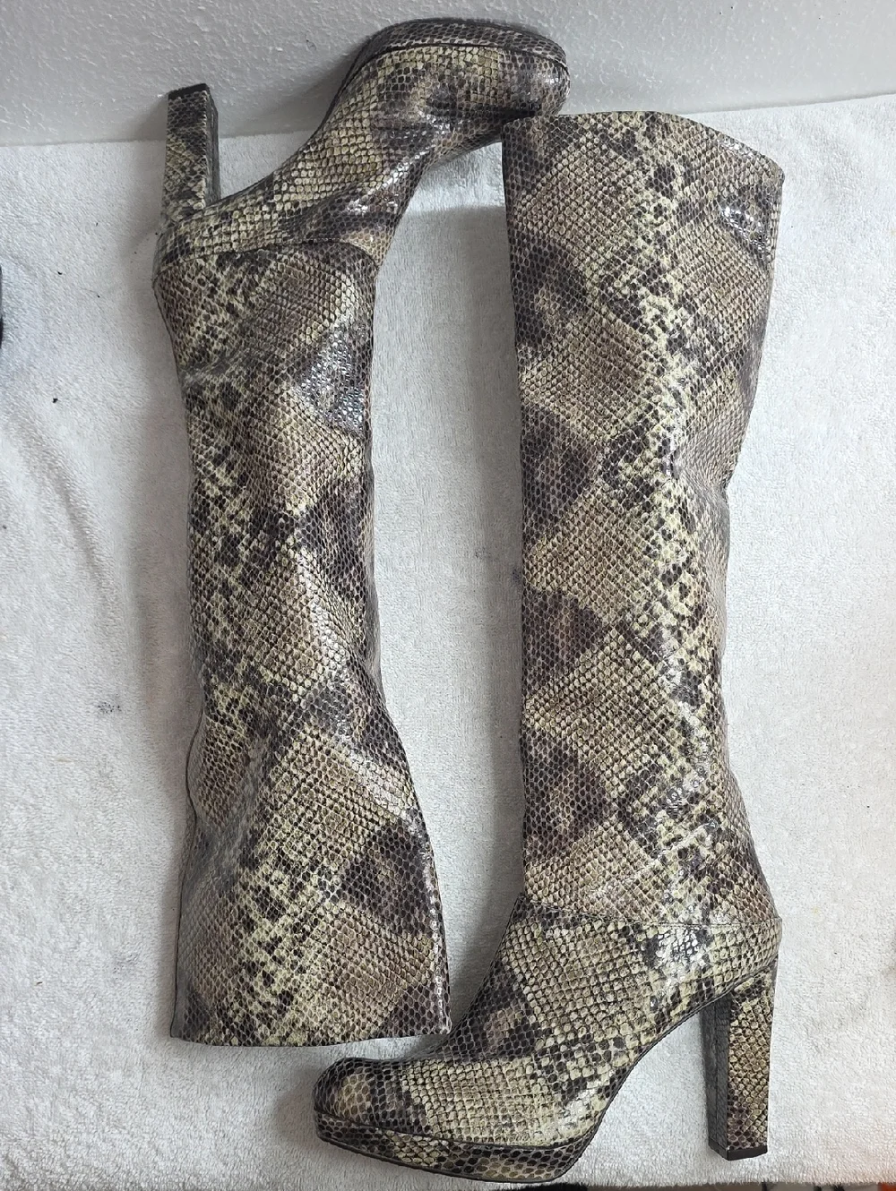 Stuart Weitzman Ladies 8.5N Knee High Tall Python Effect Boots Nice Chic Vguc